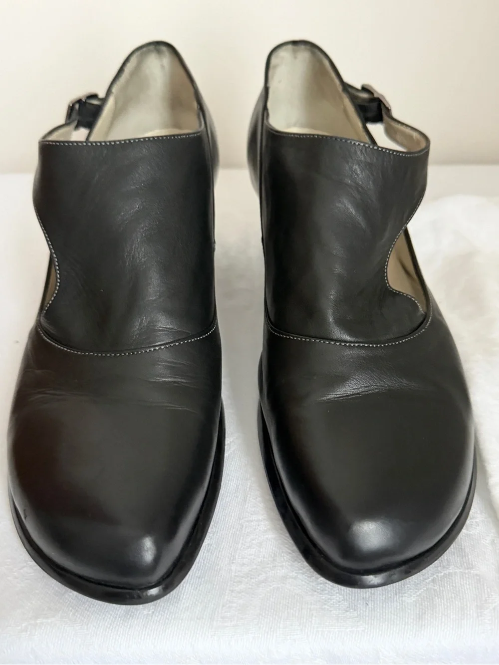 John Fluevog Gracias Black Leather Buckle Chunky Heel 10 w/Dustbag - Picture 2 of 13